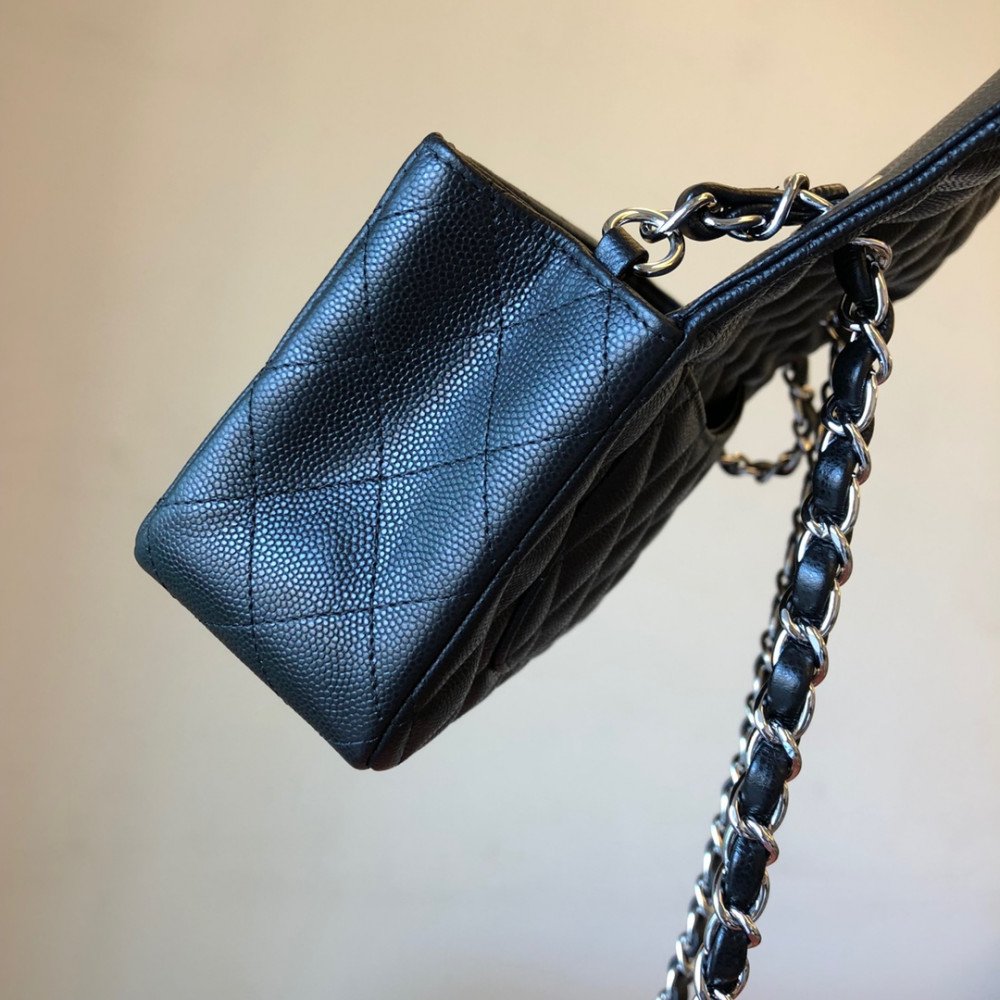 Chanel Classic Flap 20cm mini handbag! Chanel Classic Flap 20cm mini handbag!