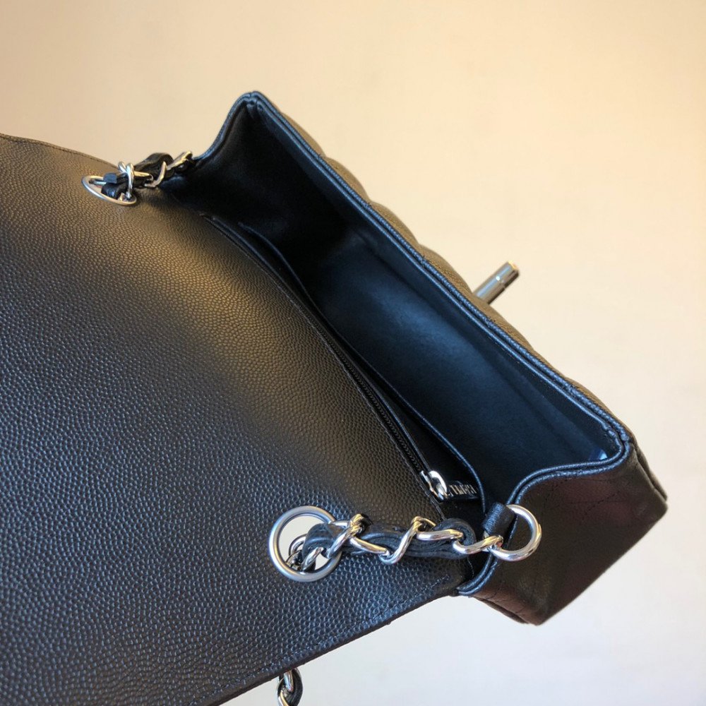 Chanel Classic Flap 20cm mini handbag! Chanel Classic Flap 20cm mini handbag!