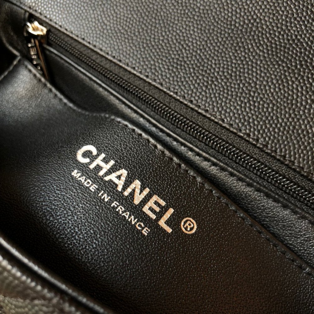 Chanel Classic Flap 20cm mini handbag! Chanel Classic Flap 20cm mini handbag!