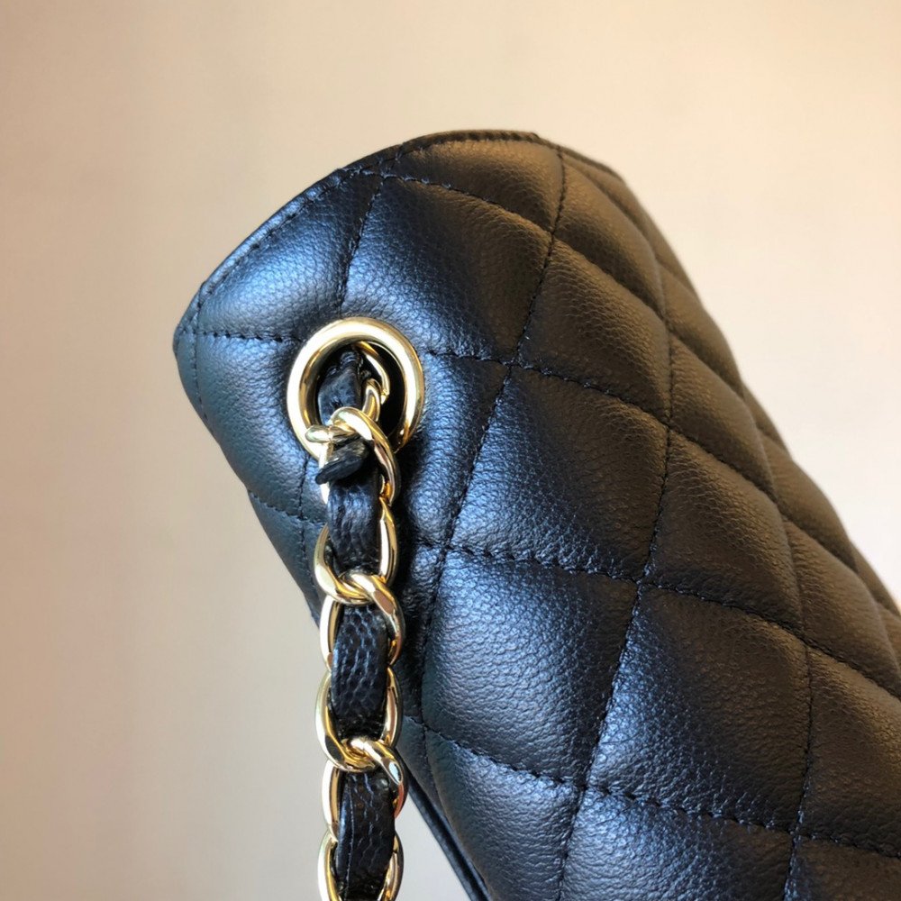 Chanel Classic Flap 20cm mini handbag! Chanel Classic Flap 20cm mini handbag!