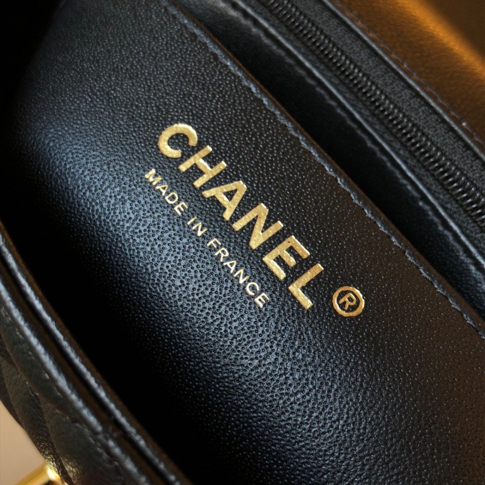 Chanel Classic Flap 20cm mini handbag! Chanel Classic Flap 20cm mini handbag!