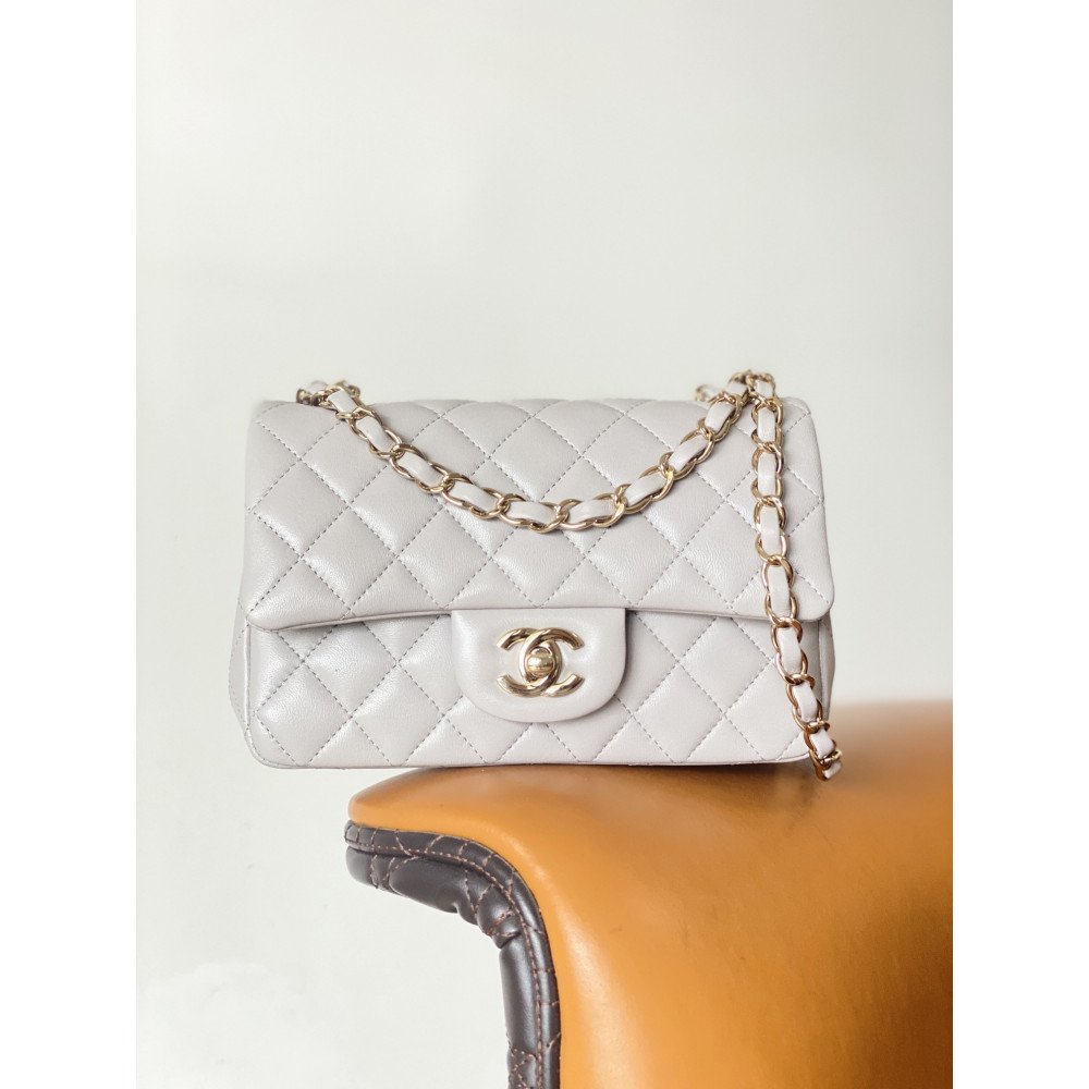 Chanel Classic Flap 20cm mini handbag! Chanel Classic Flap 20cm mini handbag!