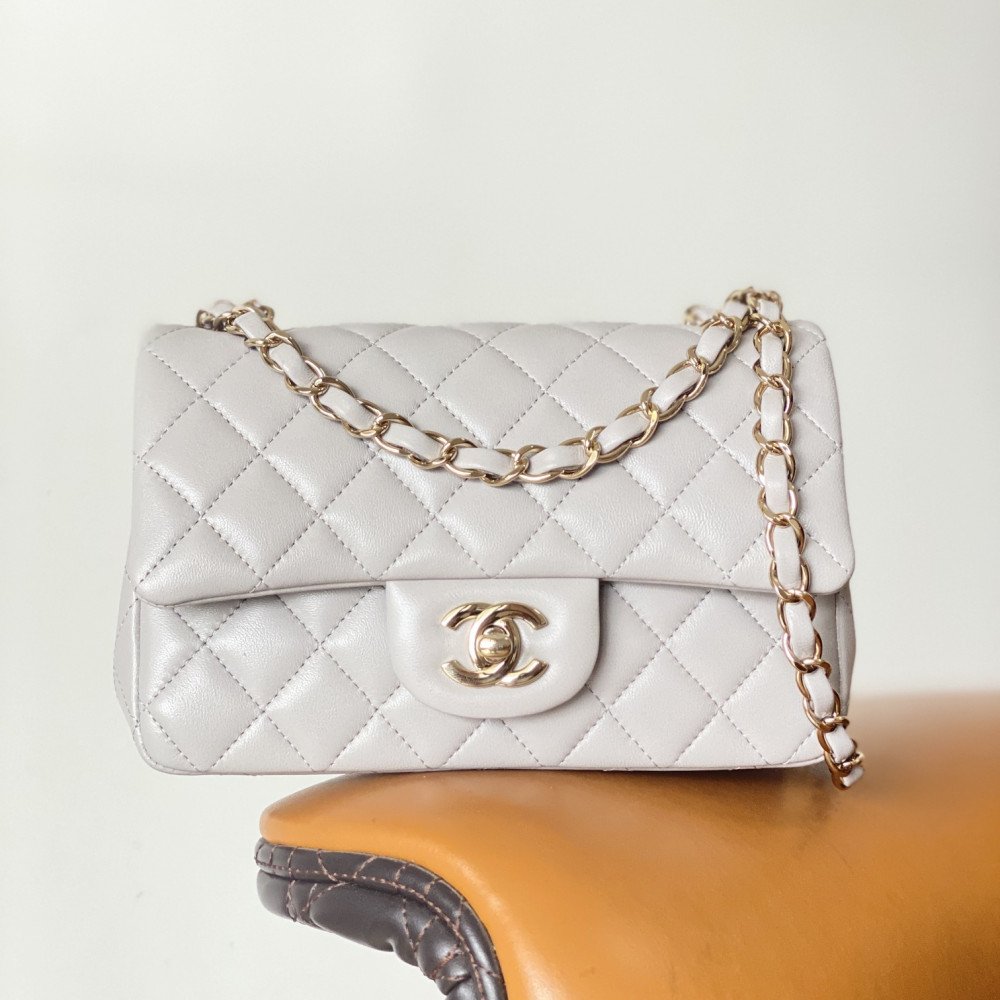Chanel Classic Flap 20cm mini handbag! 