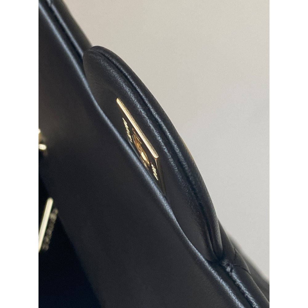 Chanel Classic Flap 20cm mini handbag! Chanel Classic Flap 20cm mini handbag!