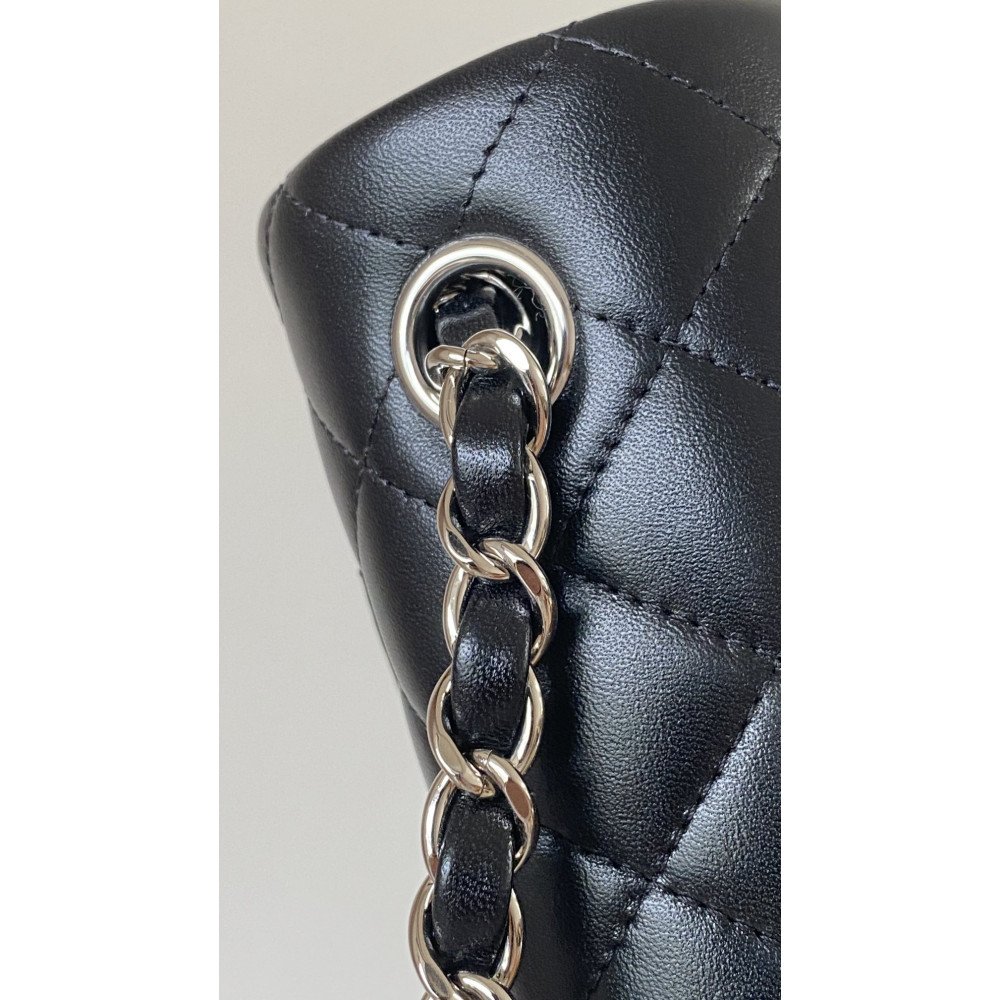 Chanel Classic Flap 20cm mini handbag! 