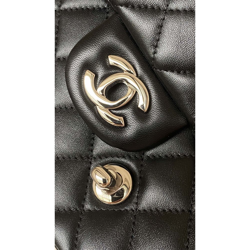 Chanel Classic Flap 20cm mini handbag! 