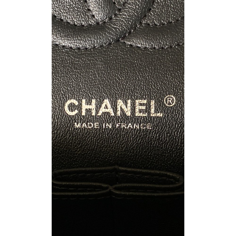 Chanel Classic Flap 25cm medium handbag!