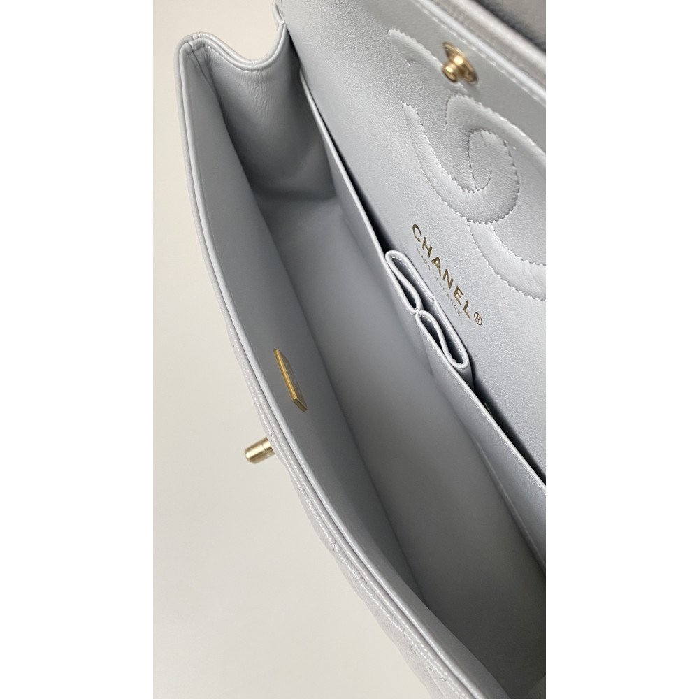 Chanel Classic Flap 25cm medium handbag! Chanel Classic Flap 25cm medium handbag!