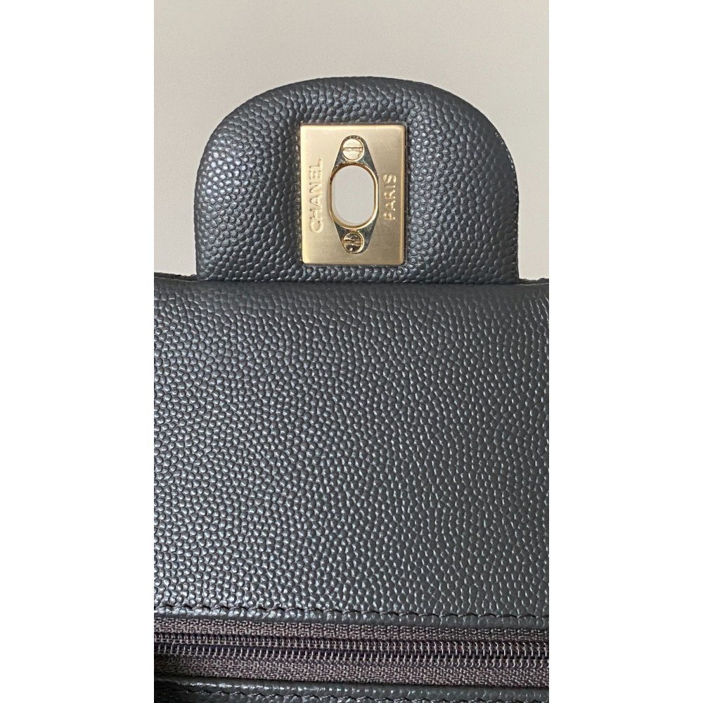 Chanel Classic Flap 25cm medium handbag! Chanel Classic Flap 25cm medium handbag!