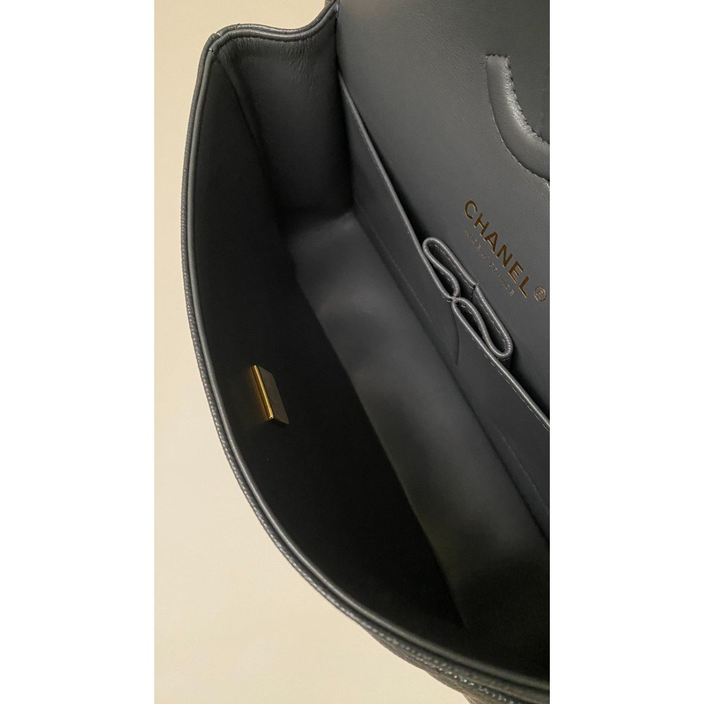 Chanel Classic Flap 25cm medium handbag! Chanel Classic Flap 25cm medium handbag!