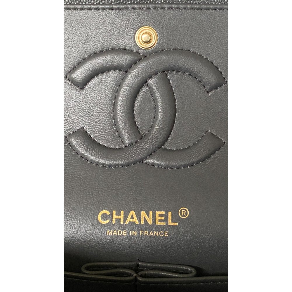 Chanel Classic Flap 25cm medium handbag! Chanel Classic Flap 25cm medium handbag!