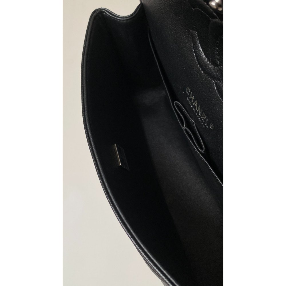 Chanel Classic Flap 25cm medium handbag!