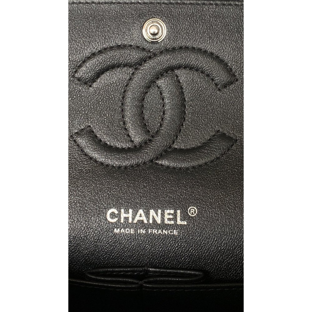 Chanel Classic Flap 25cm medium handbag!