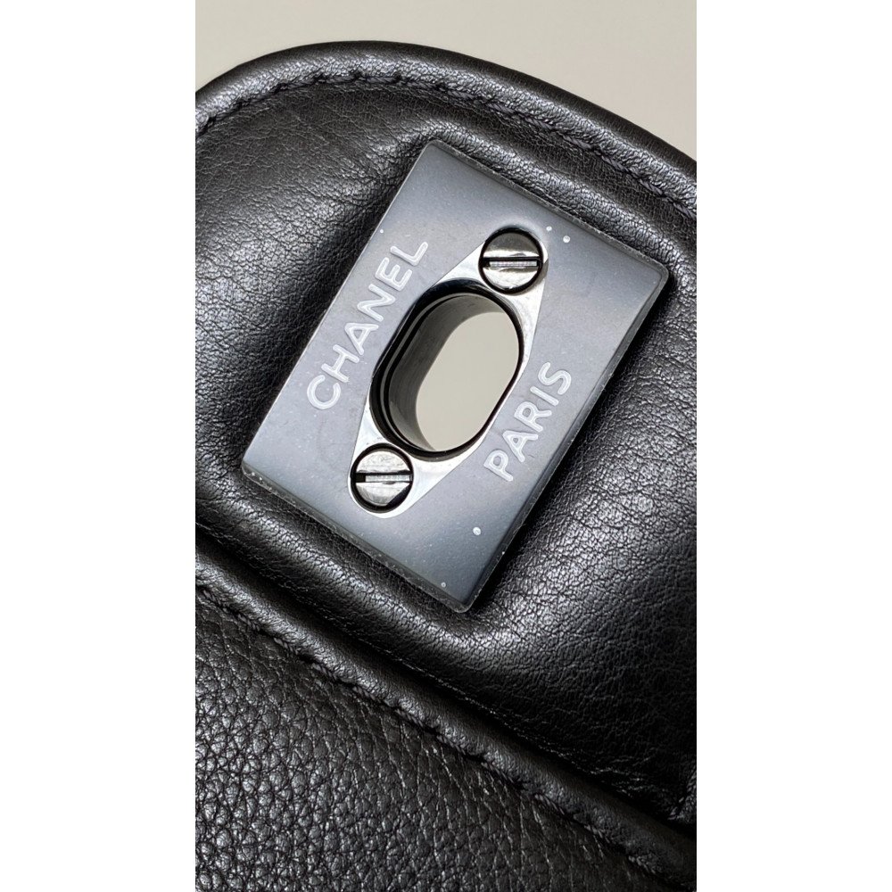 Chanel Classic Flap 25cm medium handbag!