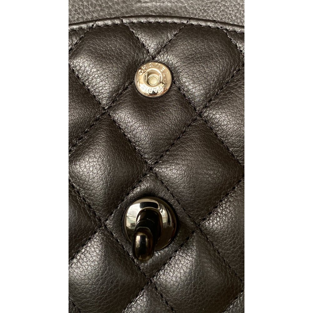 Chanel Classic Flap 25cm medium handbag!