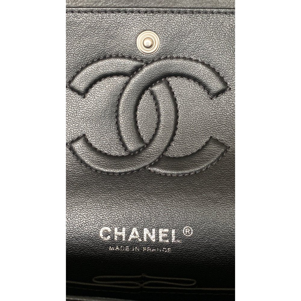 Chanel Classic Flap 25cm medium handbag!