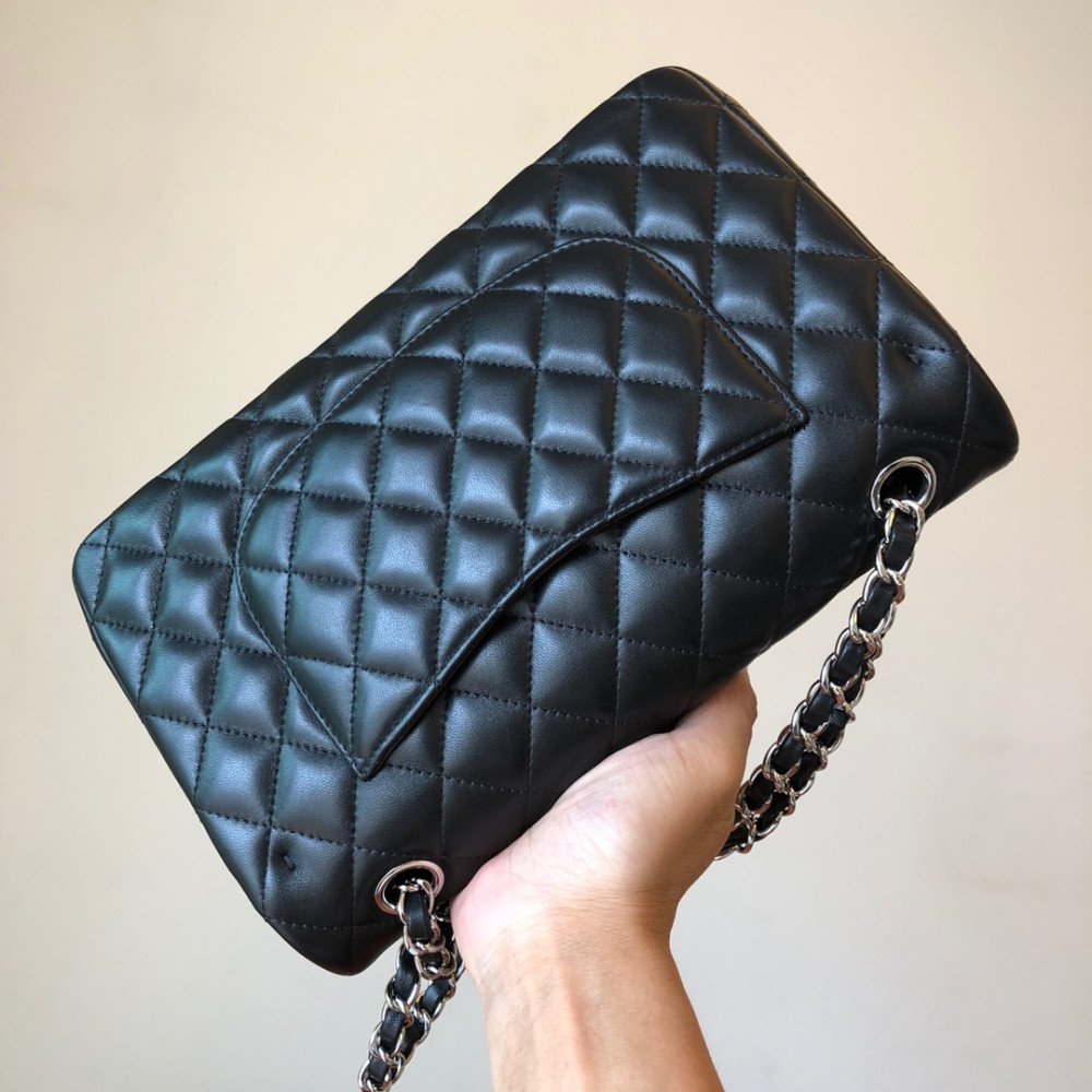 Chanel Classic Flap 25cm medium handbag!