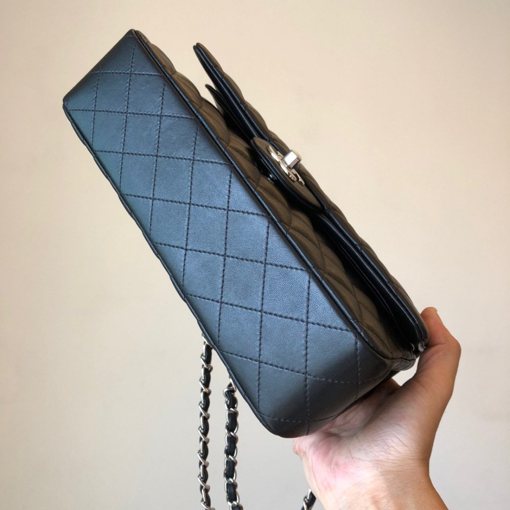 Chanel Classic Flap 25cm medium handbag!