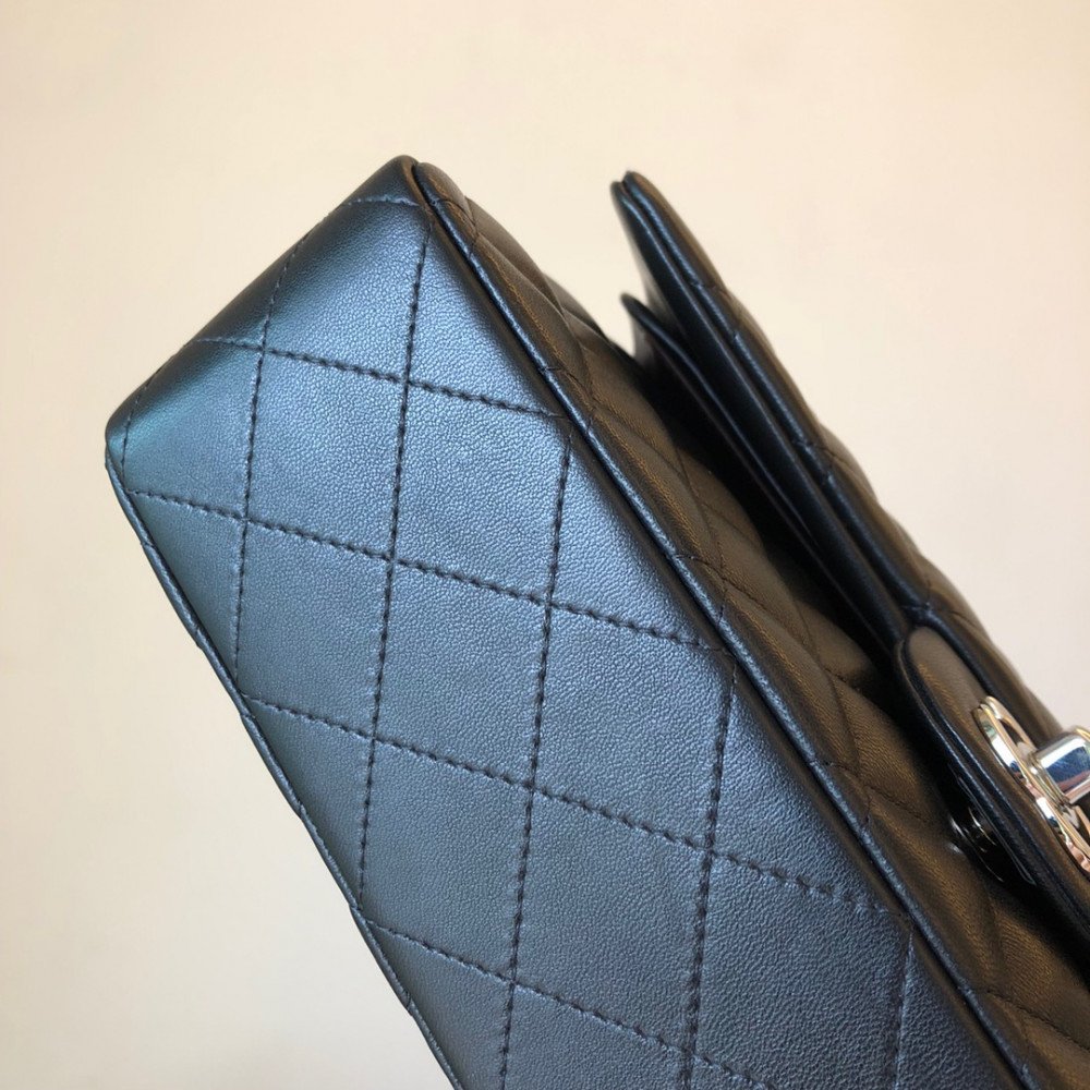 Chanel Classic Flap 25cm medium handbag!