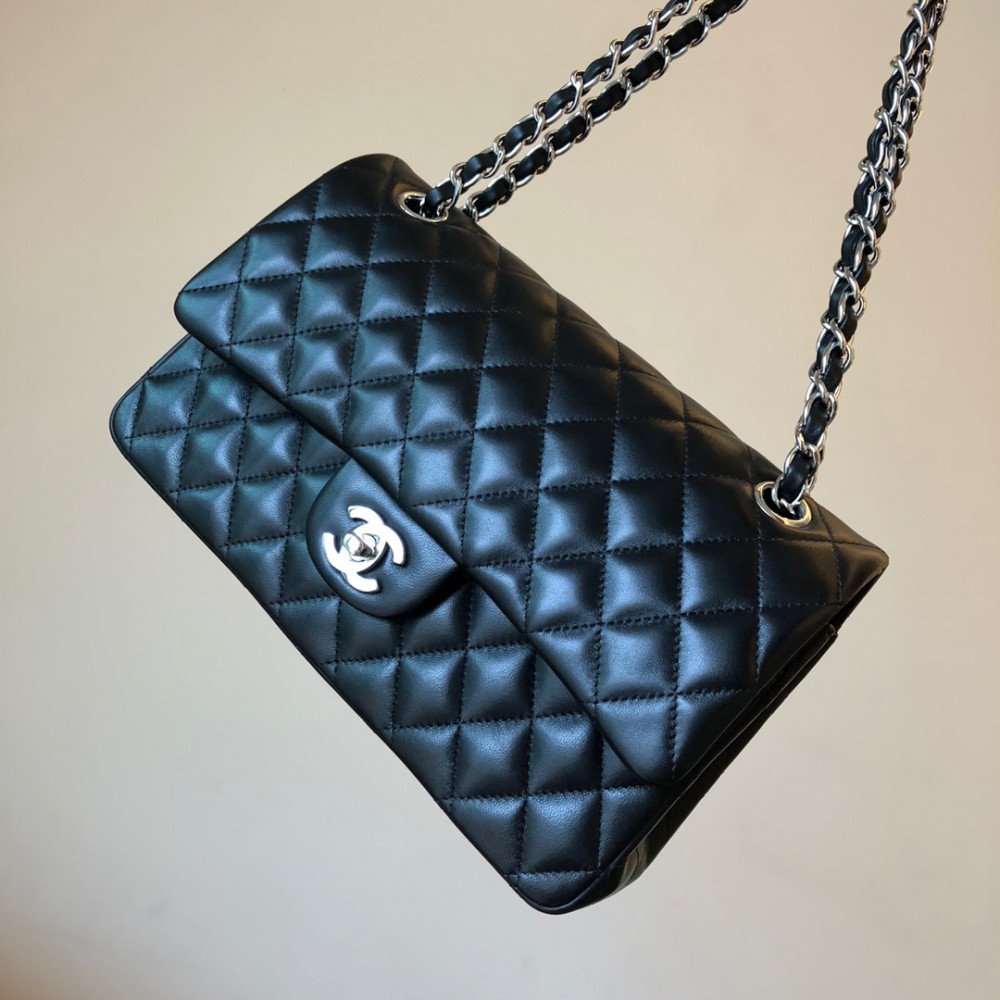 Chanel Classic Flap 25cm medium handbag!