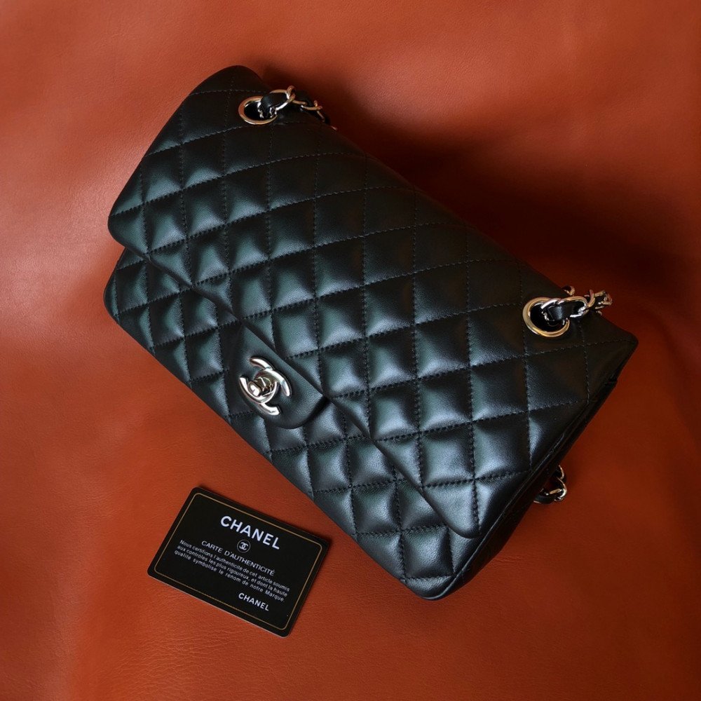 Chanel Classic Flap 25cm medium handbag!