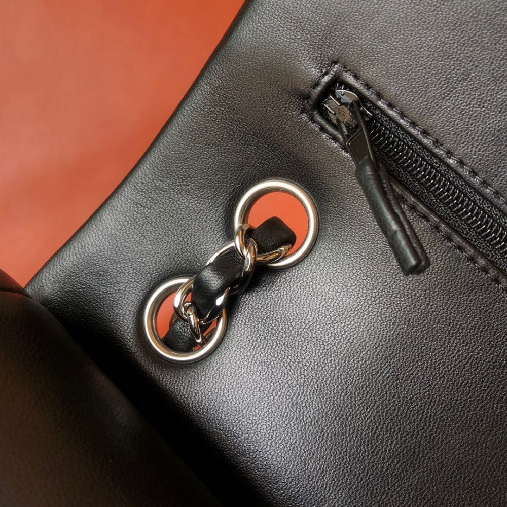 Chanel Classic Flap 25cm medium handbag!