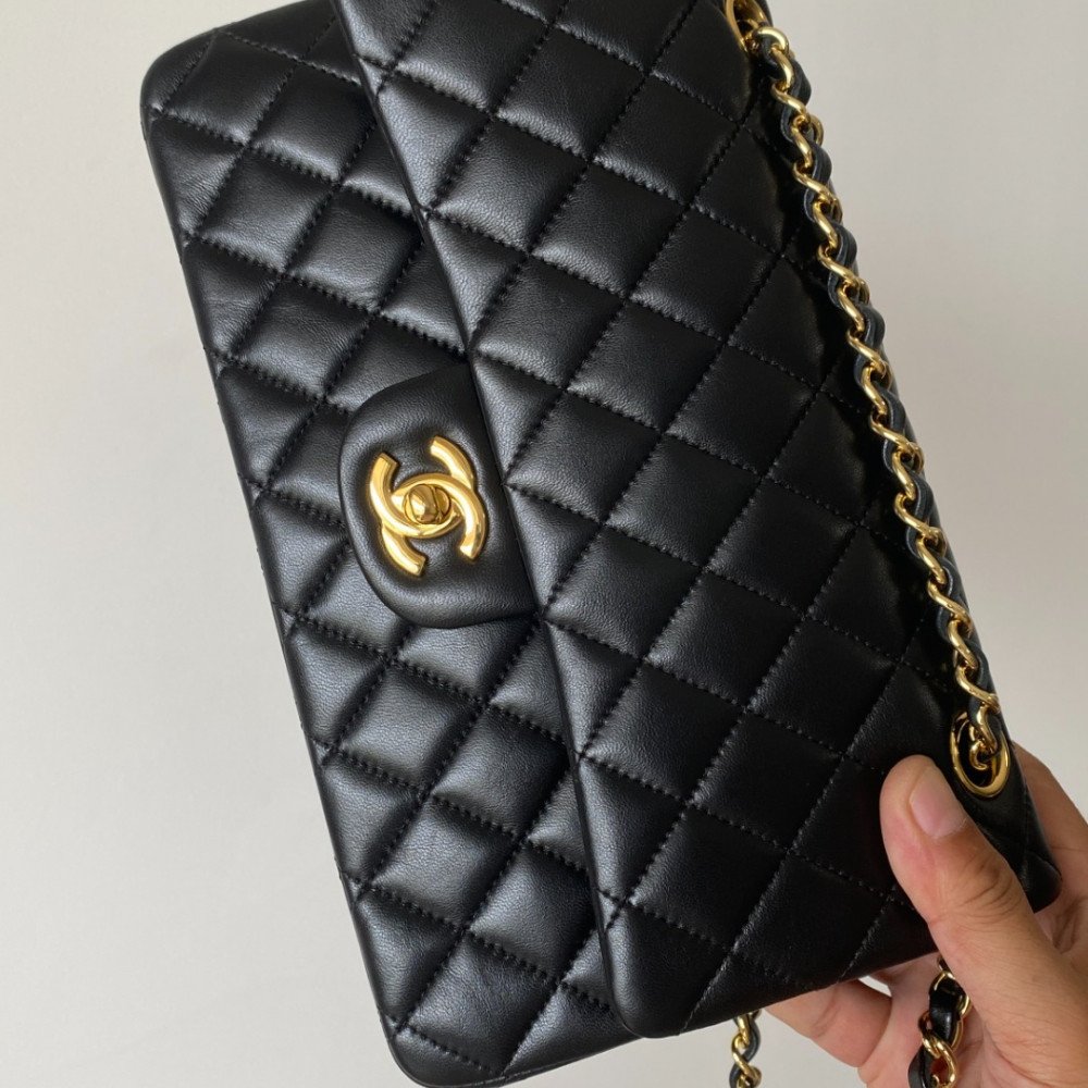 Chanel Classic Flap 25cm medium handbag!