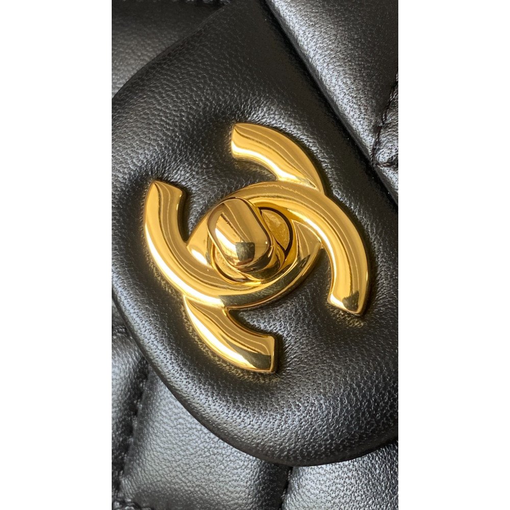 Chanel Classic Flap 25cm medium handbag!