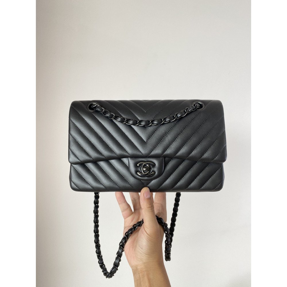 Chanel Classic Flap 25cm medium handbag!