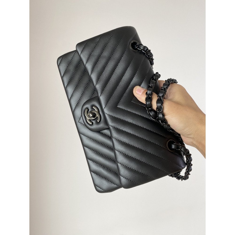 Chanel Classic Flap 25cm medium handbag!
