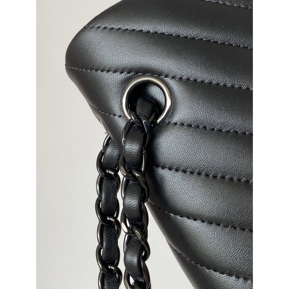 Chanel Classic Flap 25cm medium handbag!