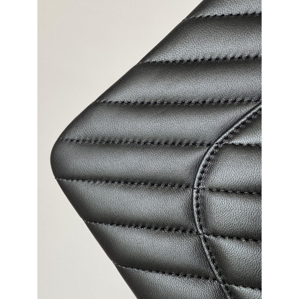 Chanel Classic Flap 25cm medium handbag!