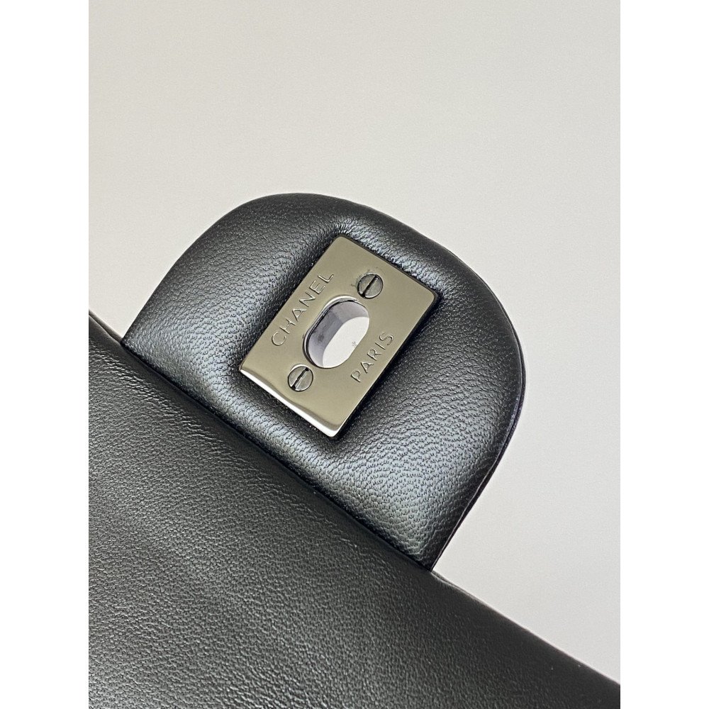 Chanel Classic Flap 25cm medium handbag!