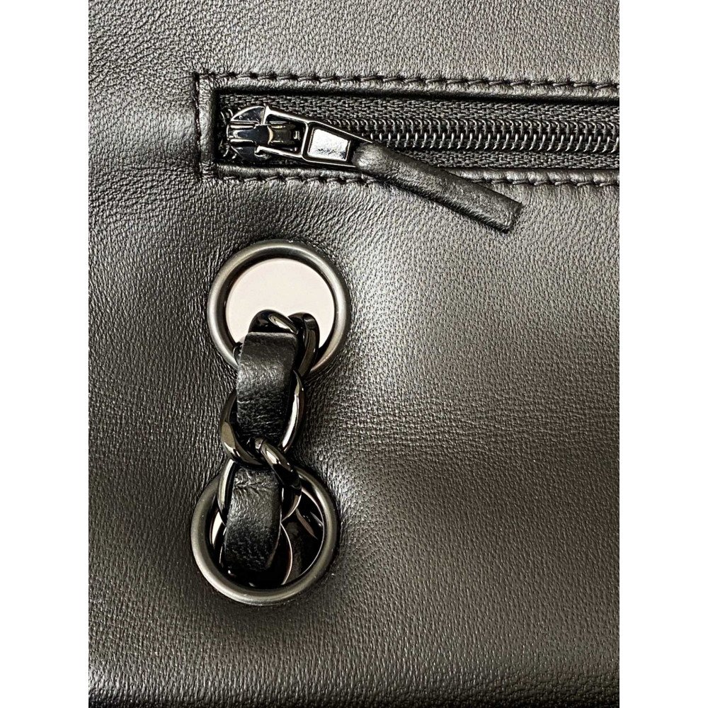 Chanel Classic Flap 25cm medium handbag!