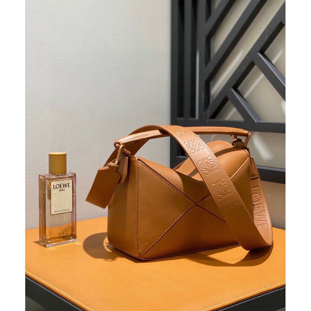 LOEWE Puzzle Wide Strap Bag!