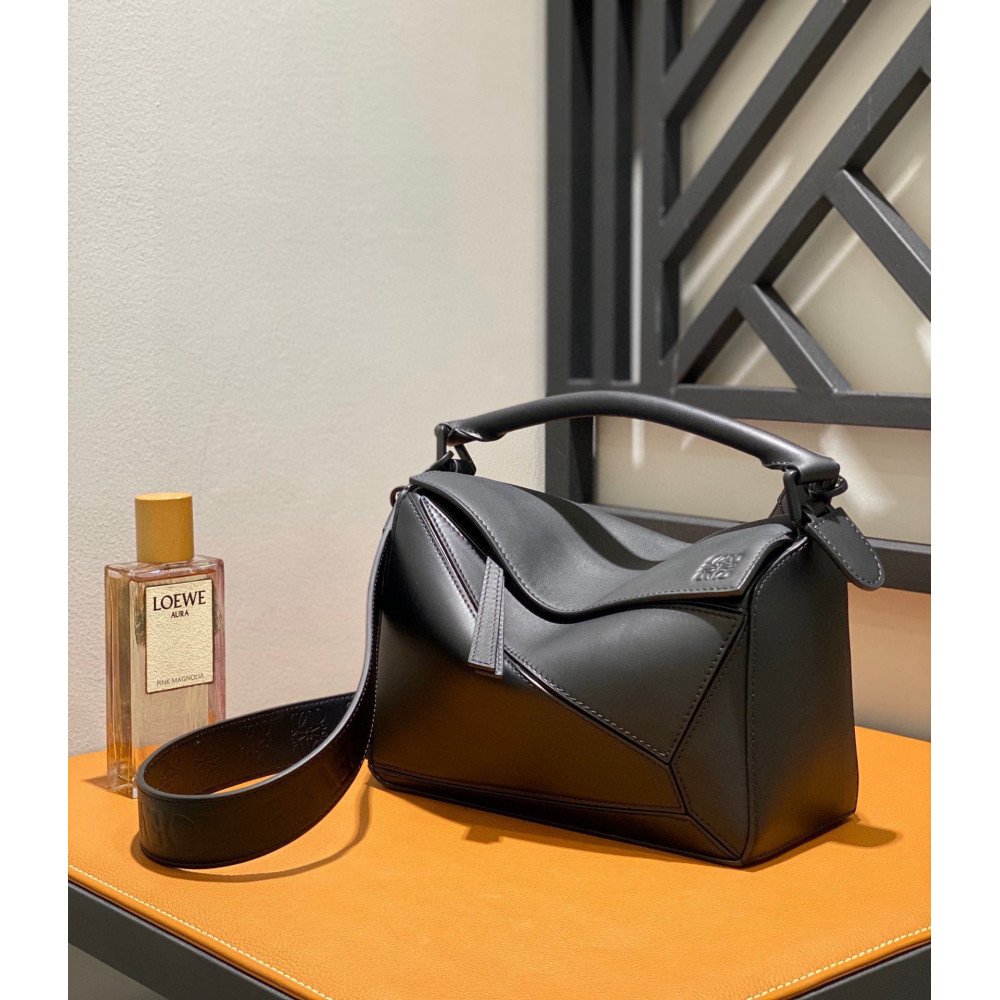 LOEWE Puzzle Wide Strap Bag! LOEWE Puzzle Wide Strap Bag!