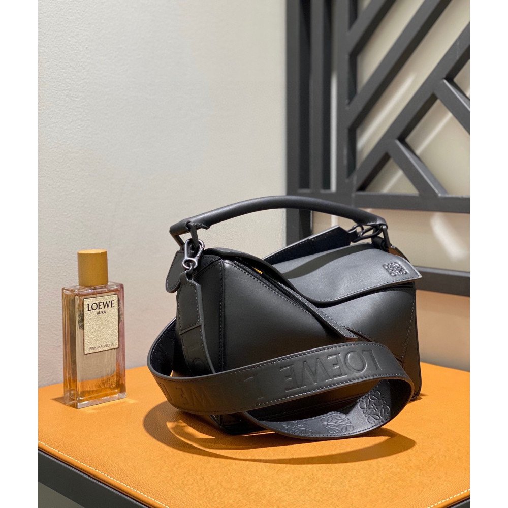 LOEWE Puzzle Wide Strap Bag! LOEWE Puzzle Wide Strap Bag!