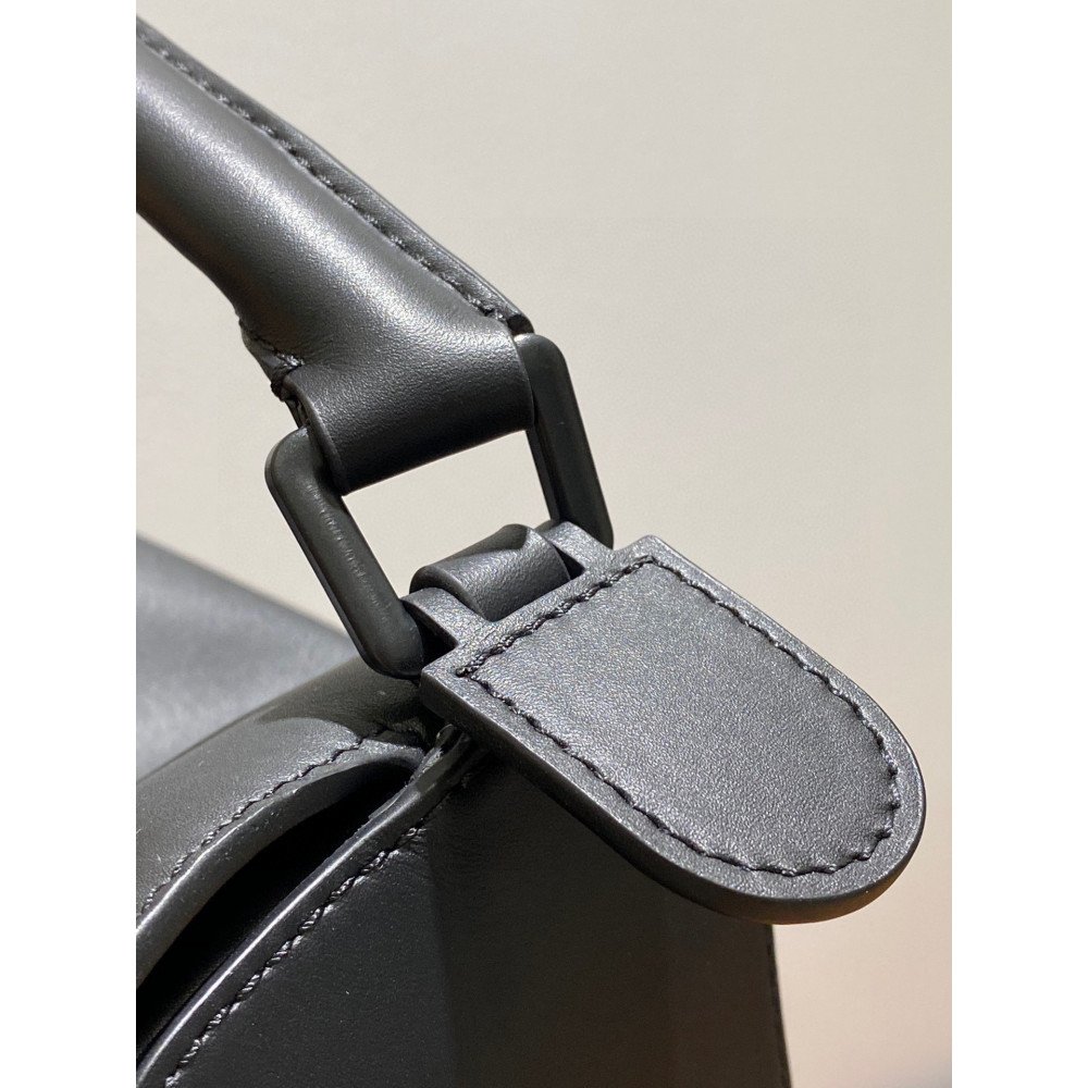 LOEWE Puzzle Wide Strap Bag! LOEWE Puzzle Wide Strap Bag!