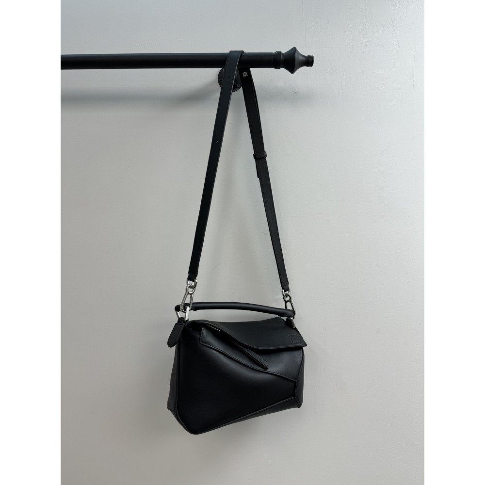 LOEWE New Puzzle Bag – Small black LOEWE New Puzzle Bag – Small black