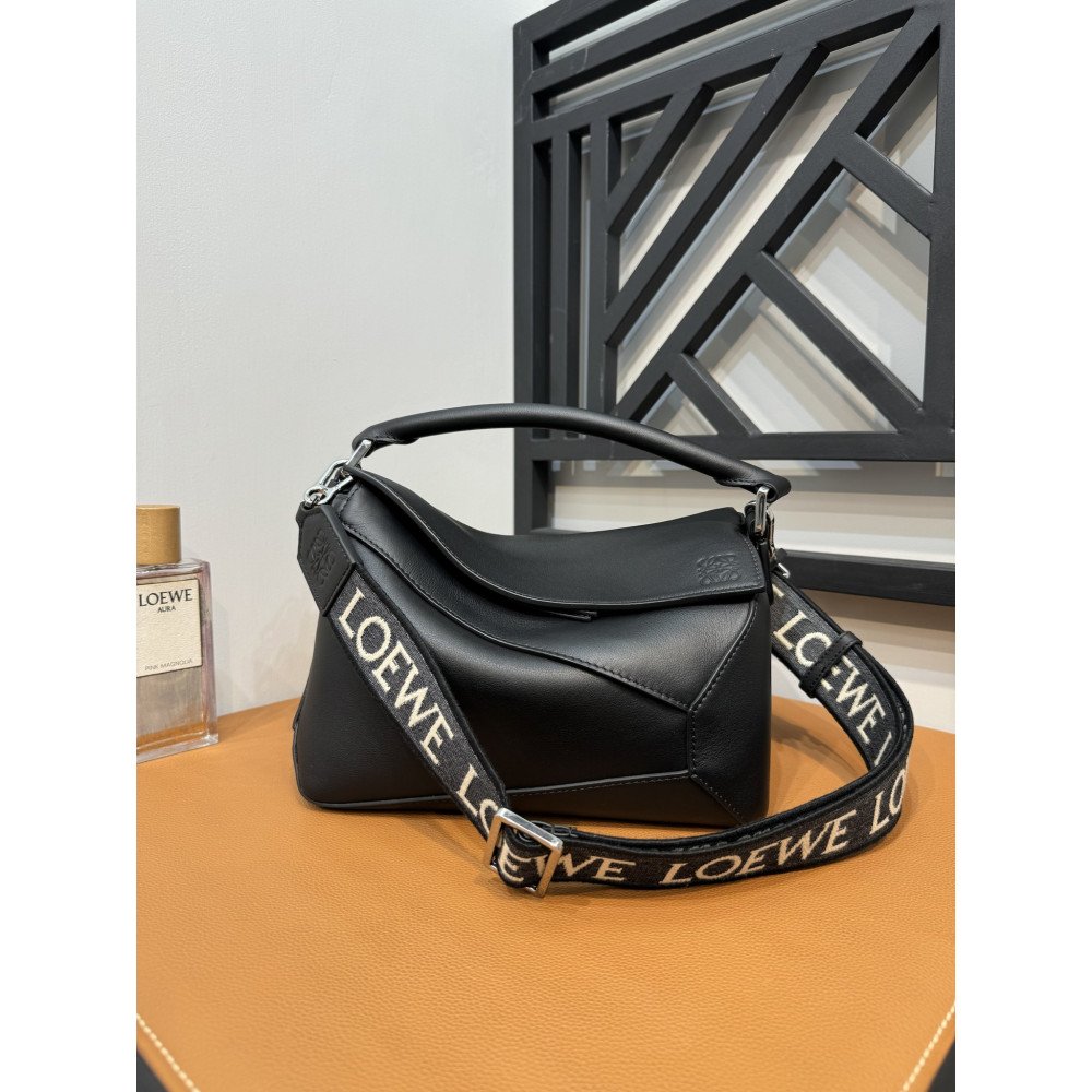 LOEWE New Puzzle Bag – Small black LOEWE New Puzzle Bag – Small black