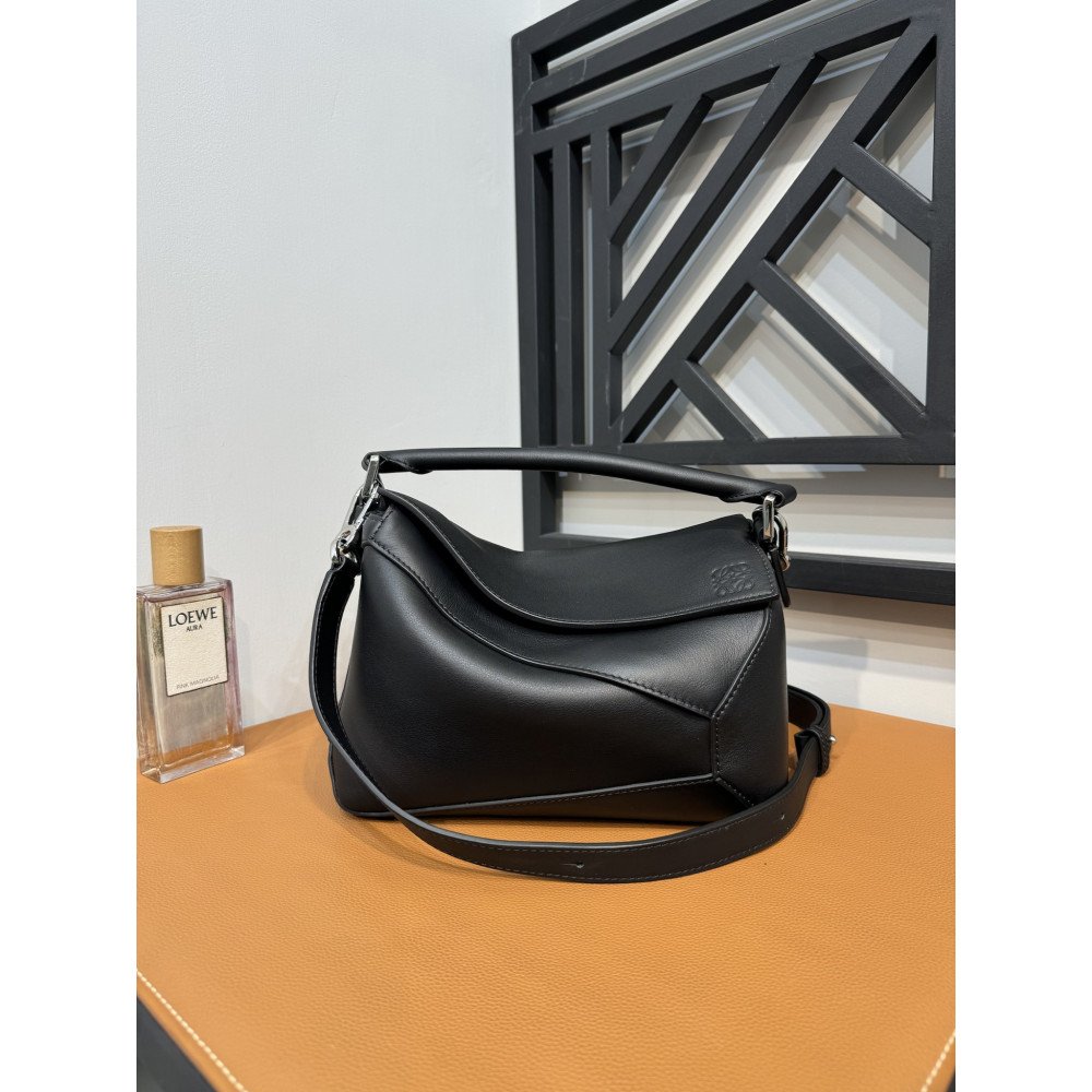 LOEWE New Puzzle Bag – Small black LOEWE New Puzzle Bag – Small black