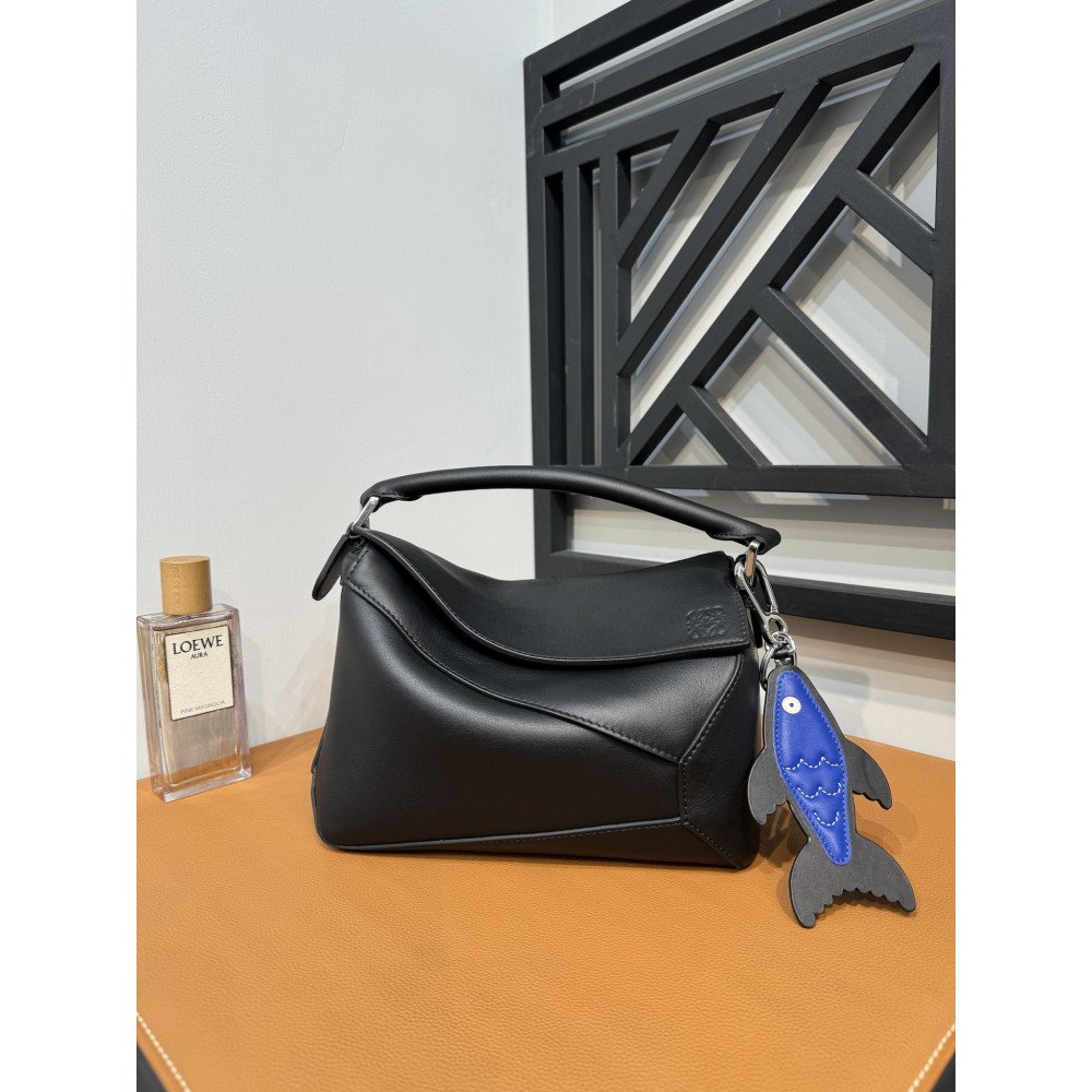 LOEWE New Puzzle Bag – Small black LOEWE New Puzzle Bag – Small black