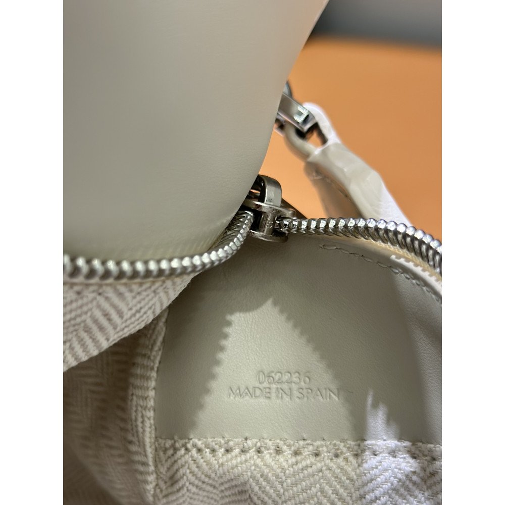 LOEWE Puzzle Bag with Jacquard Letter Strap! LOEWE Puzzle Bag with Jacquard Letter Strap!