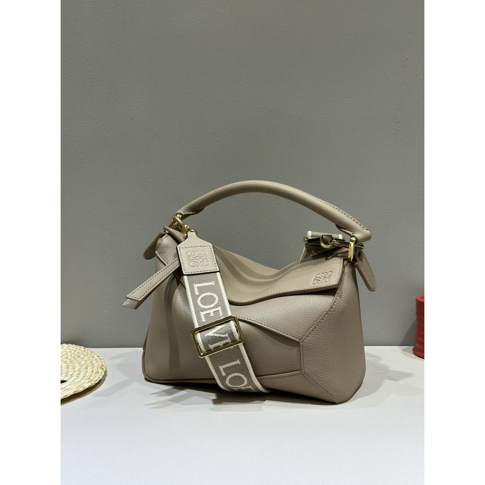 LOEWE New Puzzle Bag – Small Sand Color LOEWE New Puzzle Bag – Small Sand Color