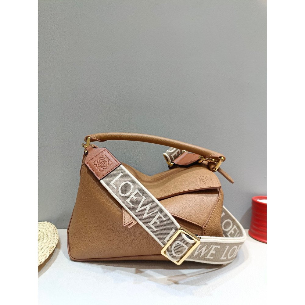 LOEWE New Puzzle Bag – Small Toffee Brown! LOEWE New Puzzle Bag – Small Toffee Brown!