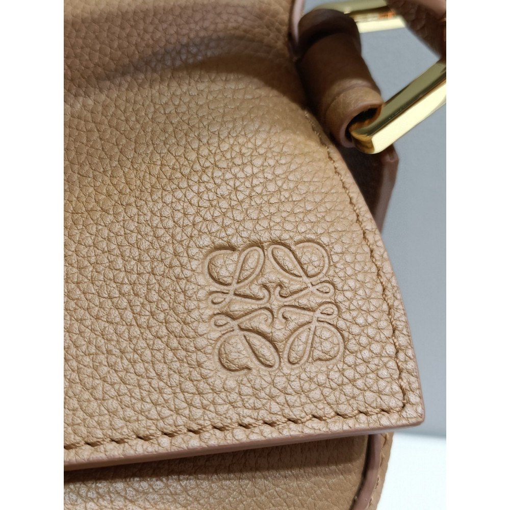 LOEWE New Puzzle Bag – Small Toffee Brown! LOEWE New Puzzle Bag – Small Toffee Brown!