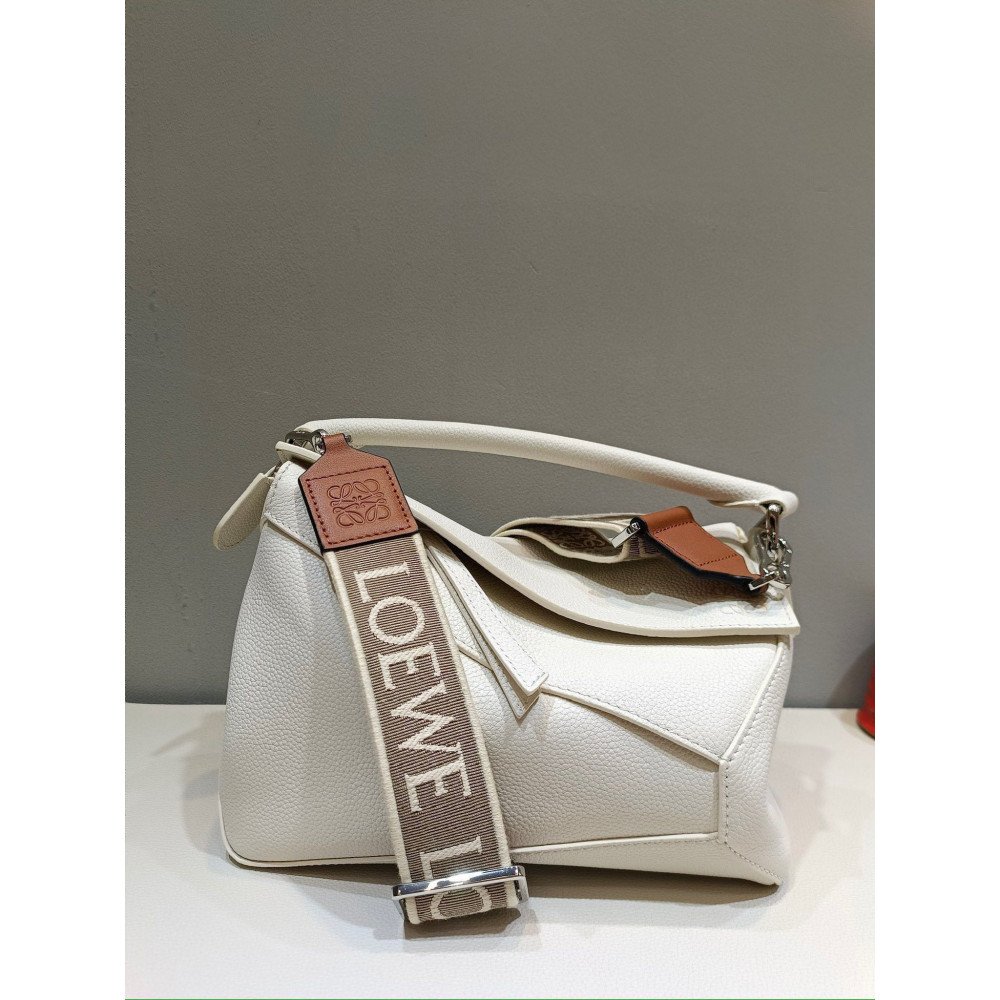 LOEWE New Puzzle Bag – Small Milkshake White! LOEWE New Puzzle Bag – Small Milkshake White!
