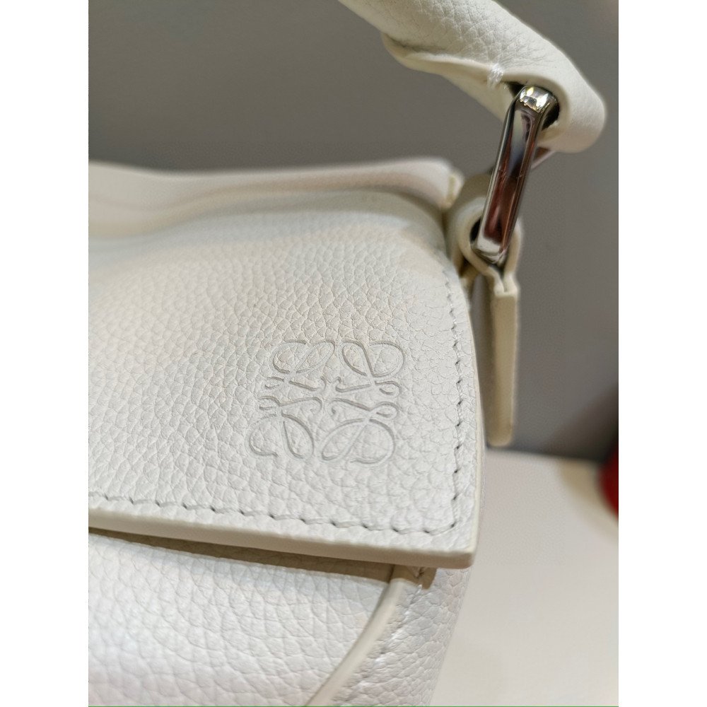 LOEWE New Puzzle Bag – Small Milkshake White! LOEWE New Puzzle Bag – Small Milkshake White!