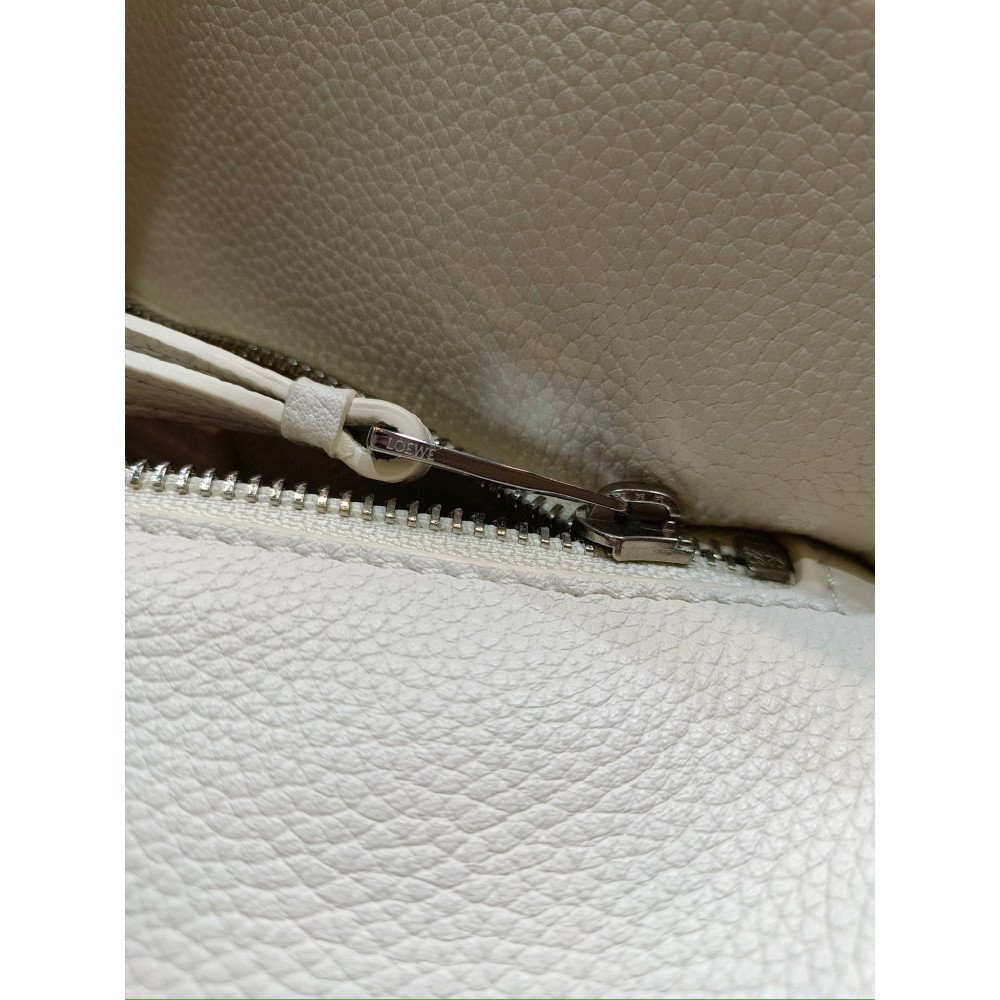 LOEWE New Puzzle Bag – Small Milkshake White! LOEWE New Puzzle Bag – Small Milkshake White!