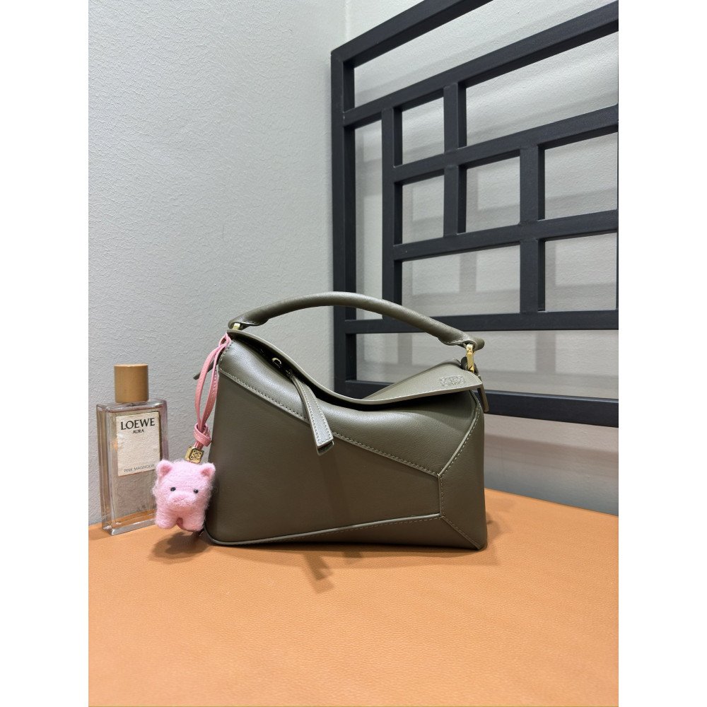 LOEWE New Puzzle Bag – Small Dark Khaki Green! LOEWE New Puzzle Bag – Small Dark Khaki Green!